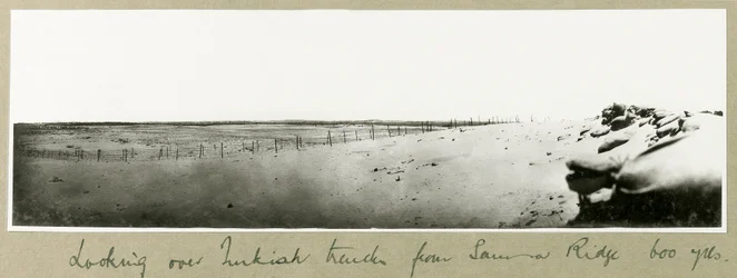 Blick über türkische Schützengräben vom Samson Ridge, September 1917